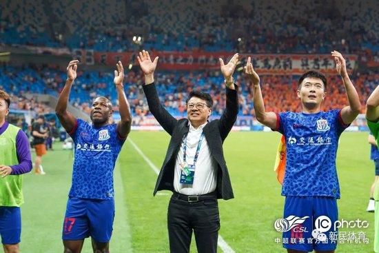 他扒下我的内裤就进去了视频